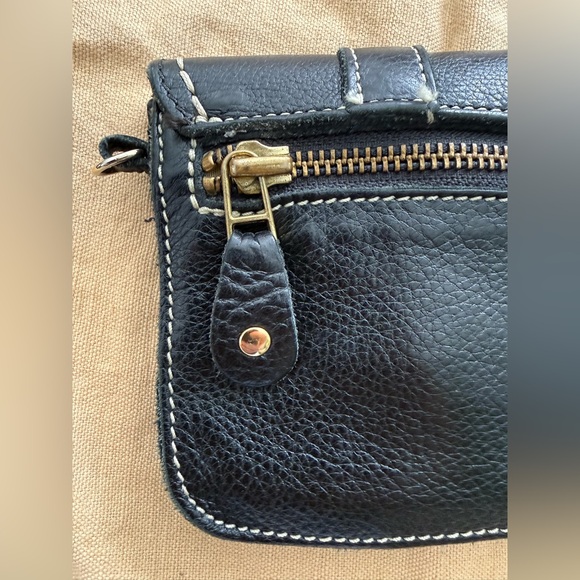 Roots Black Leather Shoulder Bag - Picture 7 of 13